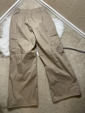 Nike Woven Cargo Pants Women's Sz M High Waisted Loose Fit Beige FV4969-247